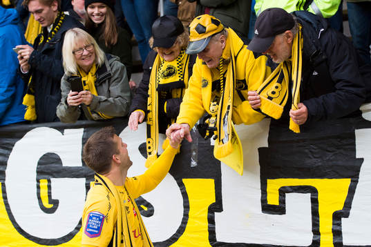 Elfsborgs Anders Svensson tackar publiken