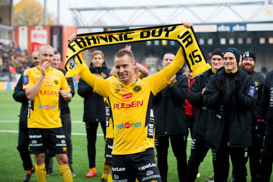 Elfsborgs Andreas Klarström tackar publiken