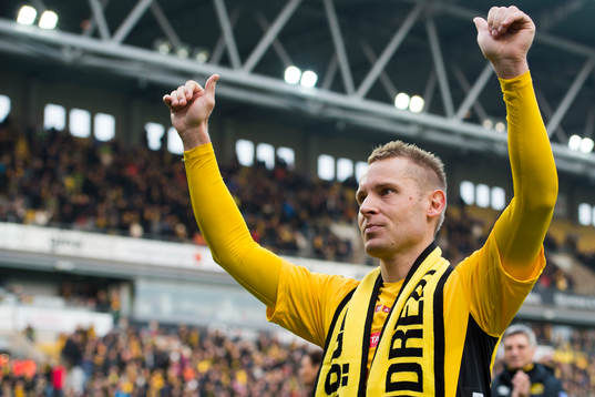 Elfsborgs Andreas Klarström tackar publiken