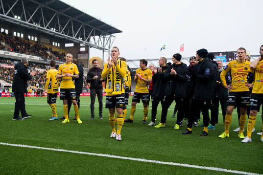 Elfsborgs Andreas Klarström tackar publiken