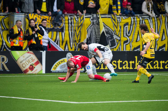 Elfsborgs målvakt Kevin Stuhr Ellegaard och Falkenbergs