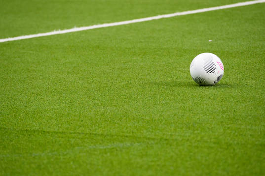 En fotboll på konsträset