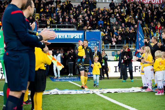 Elfsborgs Anders Svensson avtackas och kommer in på Borås