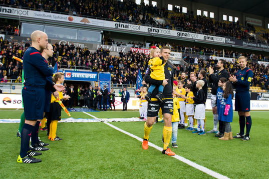 Elfsborgs Anders Svensson avtackas och kommer in på Borås