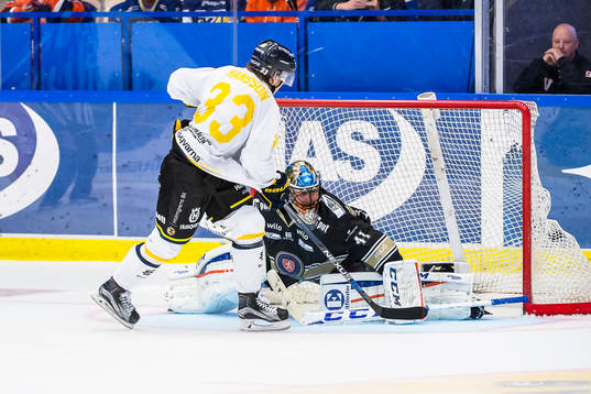 s Niklas Hansson sätter