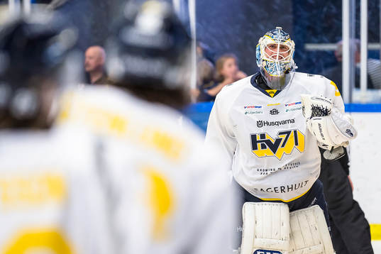 s målvakt Fredrik Pettersson-Wentzel jublar