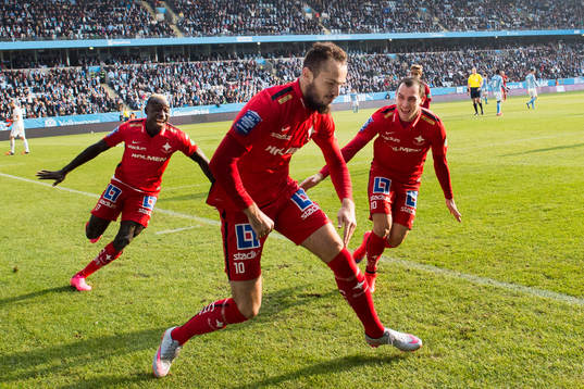 Norrköpings Alhaji Kamara (tv) och Nikola Tkalcic (th)
