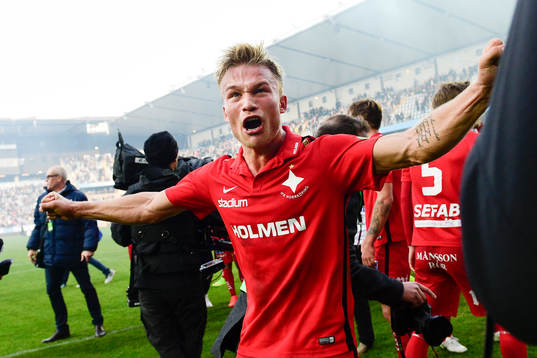 Norrköpings Niklas Bärkroth jublar att Norrköping blivit