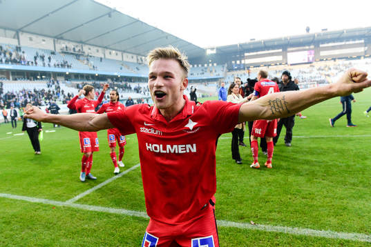 Norrköpings Niklas Bärkroth jublar att Norrköping blivit