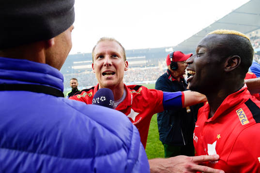 Norrköpings Andreas Johansson och Alhaji Kamara jublar att