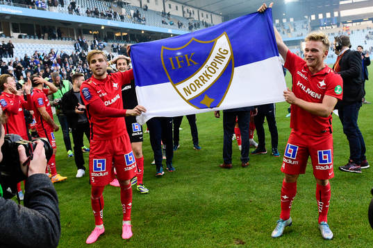 Norrköpings Christoffer Nyman och Niklas Bärkroth jublar