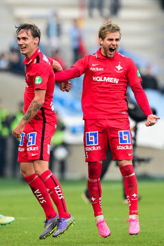 Norrköpings Christoffer Nyman (th) jublar