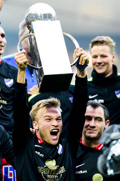 Norrköpings Niklas Bärkroth höjer Lennart Johanssons