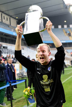 Norrköpings Andreas Johansson höjer Lennart Johanssons