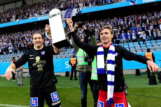 Norrköpings målvakt David Mitov Nilsson (tv) med Lennart