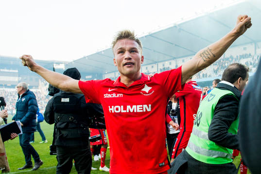 Norrköpings Niklas Bärkroth firar sm-guldet