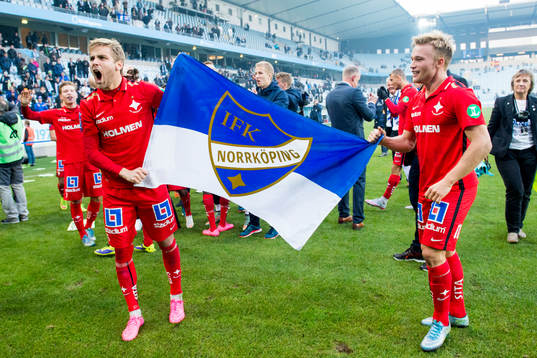Norrköpings Christoffer Nyman och Niklas Bärkroth firar