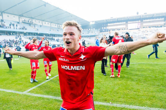 Norrköpings Niklas Bärkroth firar sm-guldet