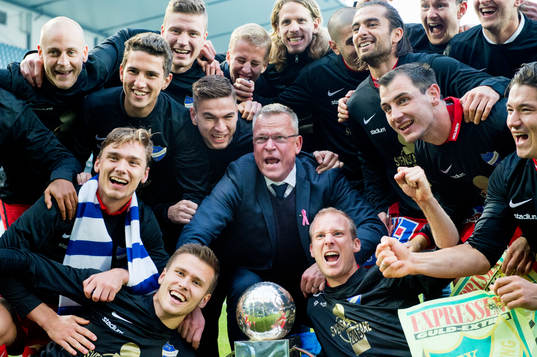 Norrköpings tränare Jan Andersson med pokalen
