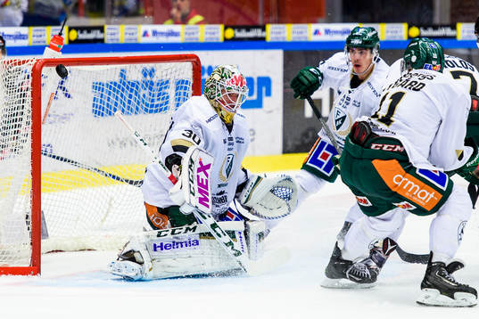 Luleå har en puck i ribban i slutet av matchen