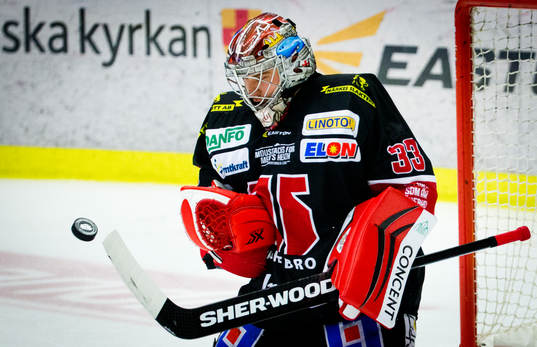 Örebros målvakt Julius Hudacek blev utbytt