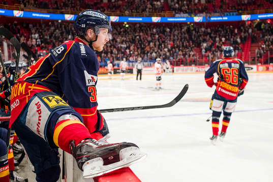 Djurgårdens Linus Hultström före ishockeymatchen i SHL