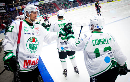 Rögles Jack Connolly  jublar vid 1-2