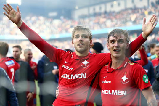 Norrköpings Christoffer Nyman och Linus Wahlqvist firar
