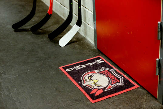 Utanför Malmö Redhawks omklädningsrum