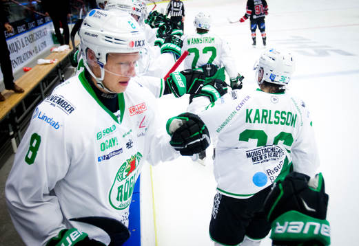 Rögles Sebastian Wännström jublar vid 1-3