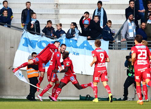 Norrköping firar 1-0-målet som gjorts av Emir Kujovic
