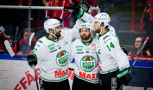 Rögles Jordan Smotherman gör 1-2 och jublar med Taylor