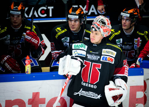 Örebros målvakt Henrik Lundberg deppar