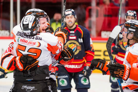 Karlskronas Joachim Rohdin och Maksim Matushkin jublar