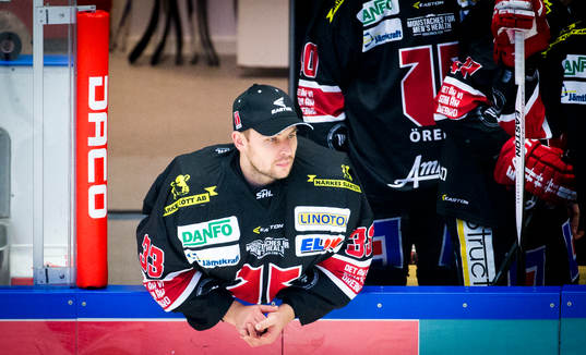 Örebros målvakt Julius Hudacek blev utbytt och deppar i