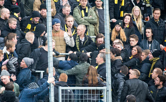 Bråk i AIK klacken och mitten är ordförande Johan Segui