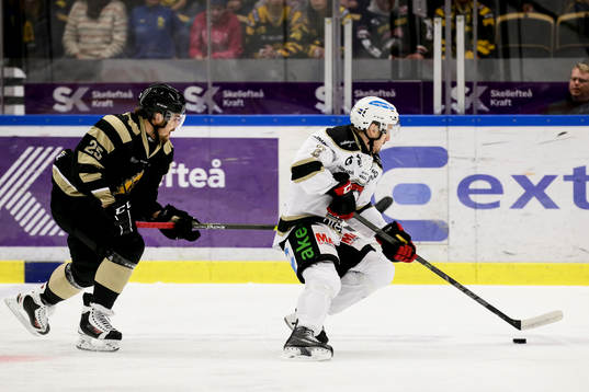 Skellefteås Axel Holmström jagar Malmö Redhawks Erik