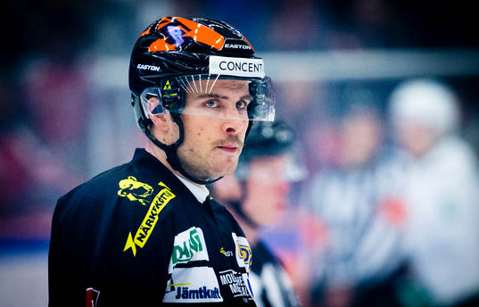 Örebros Alexander Hellström med mustasch