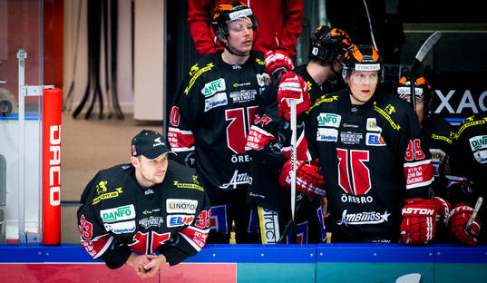 Örebros målvakt Julius Hudacek blev utbytt och deppar i