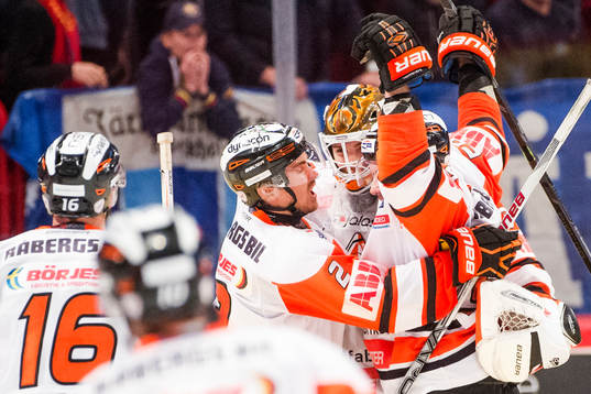Karlskronas målvakt Linus Fernström och Robin Gartner