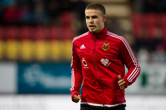 Östersunds Douglas Bergqvist  värmer upp