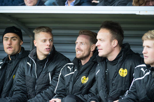 Mjällbys Christian Wilhelmsson på bänken