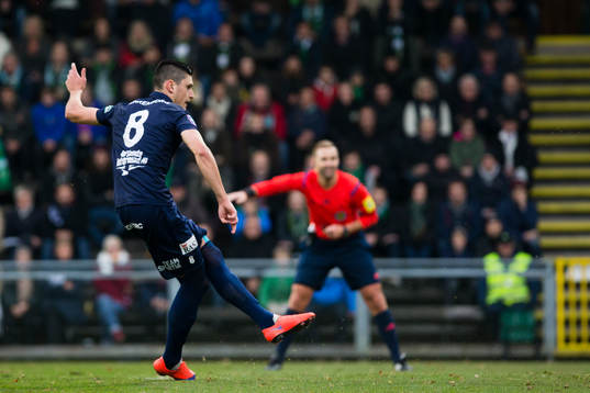Utsiktens Luka Mijaljevic gör 1-2 på straff