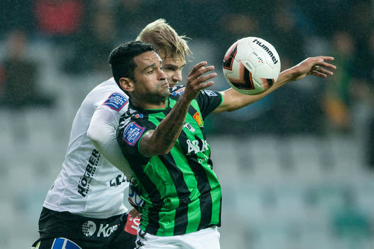 GAIS Francisco Wagsley Rodrigues De Sousa i kamp om bollen