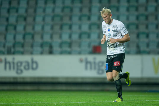 Sirius Carl Nyström lämnar planen