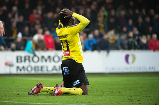 Mjällbys Ibrahim Teteh Bangura deppar
