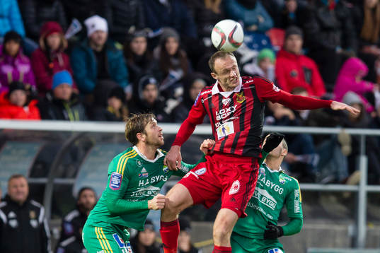 Östersunds Dragan Kapcevic i nickduell med Ljungskiles