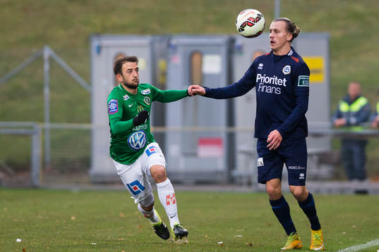 Jönköpings Robert Gojani mot Utsiktens Jesper Westermark