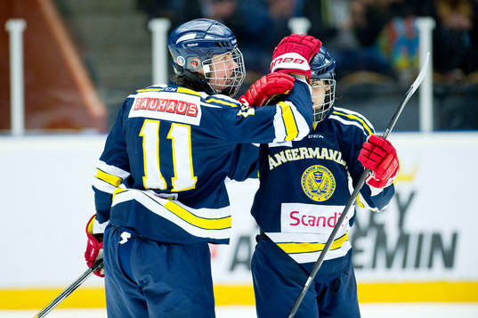 Ångermanlands Anton Gradin och Jesper Östman jublar