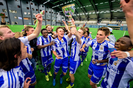 IFK Göteborg jublar med pokalen
